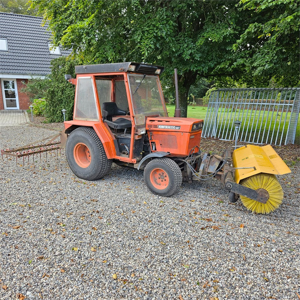 Kubota B8200 - Komunalni traktor: slika 2 Kubota B8200 - Komunalni traktor: slika 2
