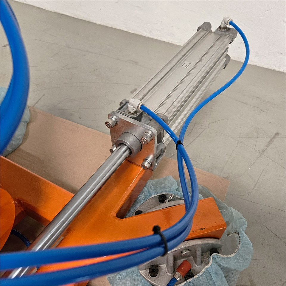 Oprema za rukovanje materijalima 1.Ønsker Du nyt fabrikat oprettet, skriv i note ! AL-Spider 4-100: slika 11