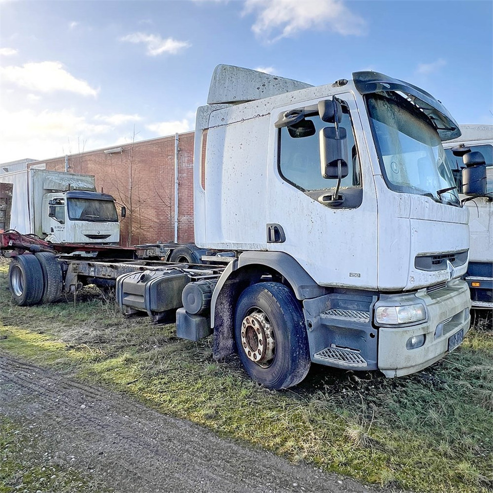 Renault H 100 4x2 STD - Kamion sa golom šasijom i zatvorenom kabinom: slika 2 Renault H 100 4x2 STD - Kamion sa golom šasijom i zatvorenom kabinom: slika 2