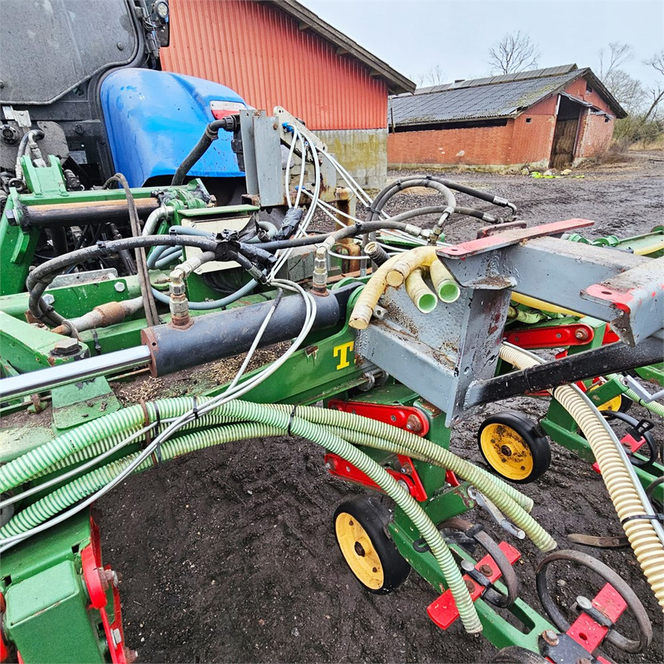 Lizing Thyregod Tim - 8 rows Thyregod Tim - 8 rows: slika 18 Lizing Thyregod Tim - 8 rows Thyregod Tim - 8 rows: slika 18