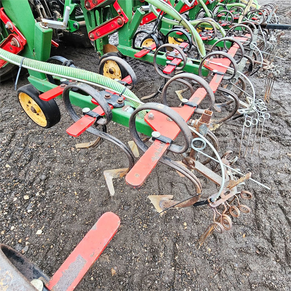 Lizing Thyregod Tim - 8 rows Thyregod Tim - 8 rows: slika 13 Lizing Thyregod Tim - 8 rows Thyregod Tim - 8 rows: slika 13