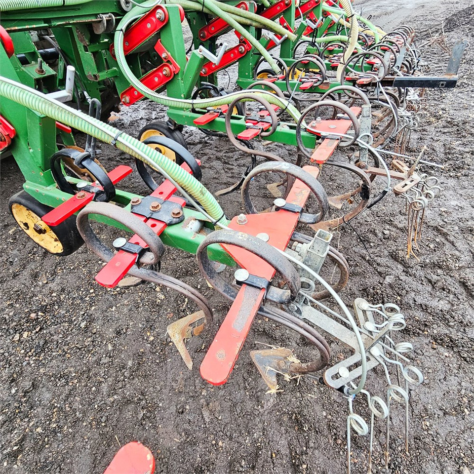 Lizing Thyregod Tim - 8 rows Thyregod Tim - 8 rows: slika 12 Lizing Thyregod Tim - 8 rows Thyregod Tim - 8 rows: slika 12