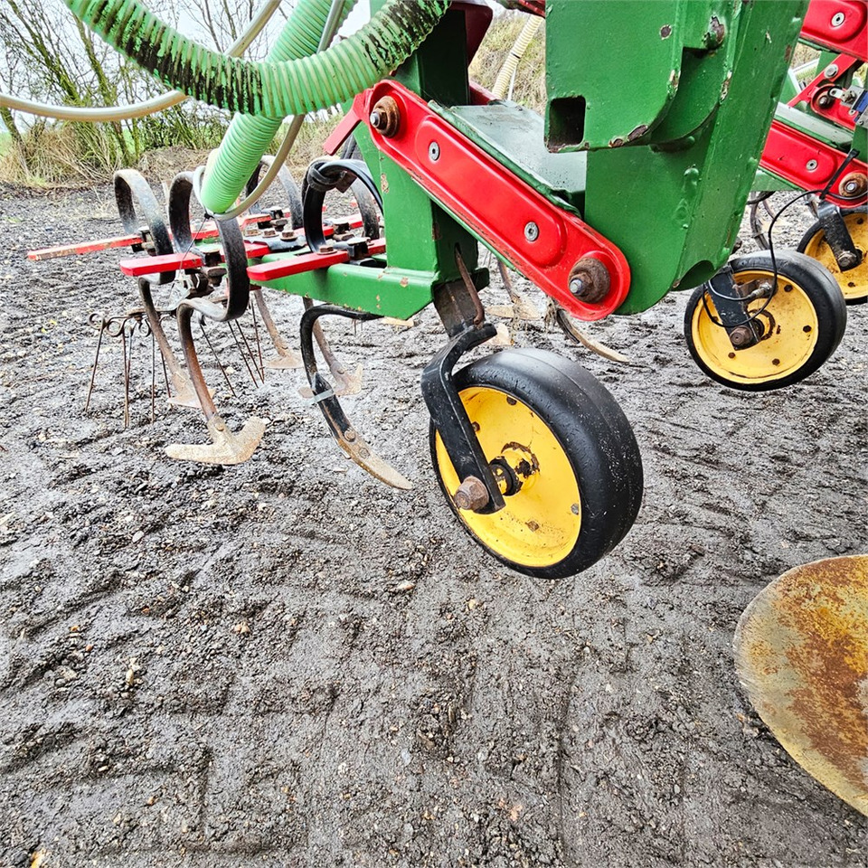 Lizing Thyregod Tim - 8 rows Thyregod Tim - 8 rows: slika 9 Lizing Thyregod Tim - 8 rows Thyregod Tim - 8 rows: slika 9