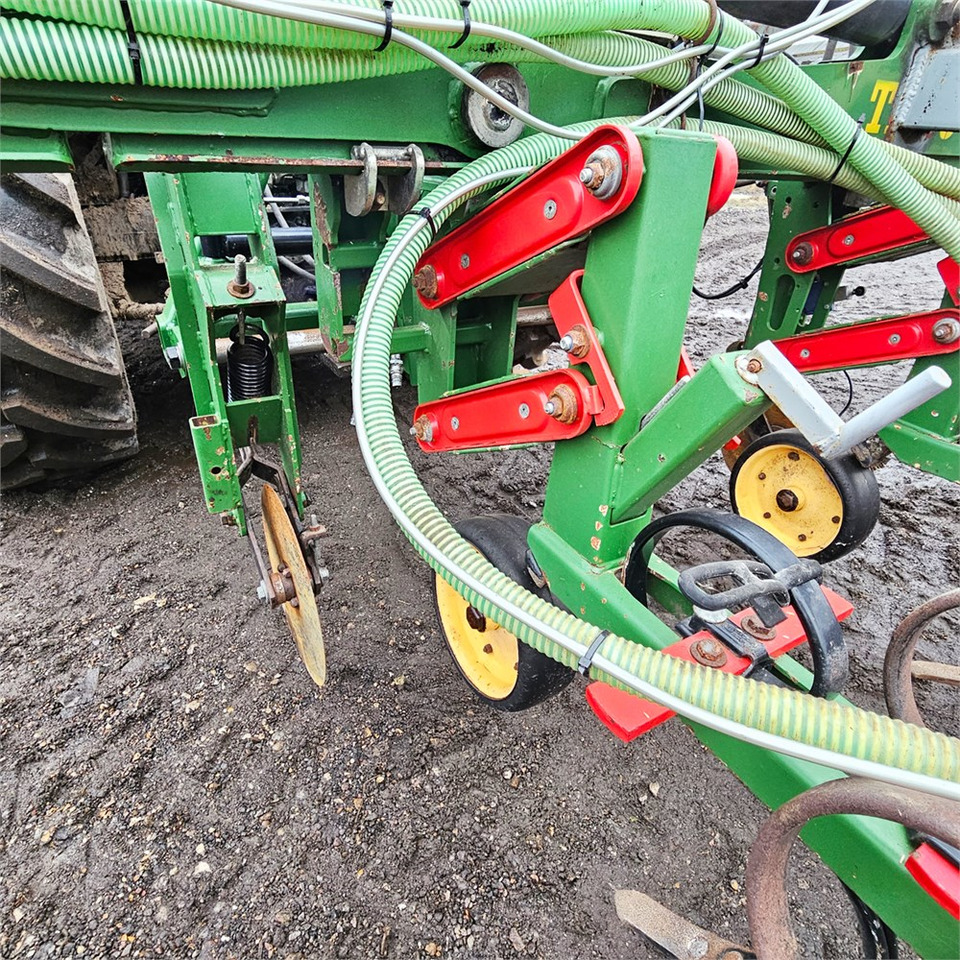 Lizing Thyregod Tim - 8 rows Thyregod Tim - 8 rows: slika 19 Lizing Thyregod Tim - 8 rows Thyregod Tim - 8 rows: slika 19