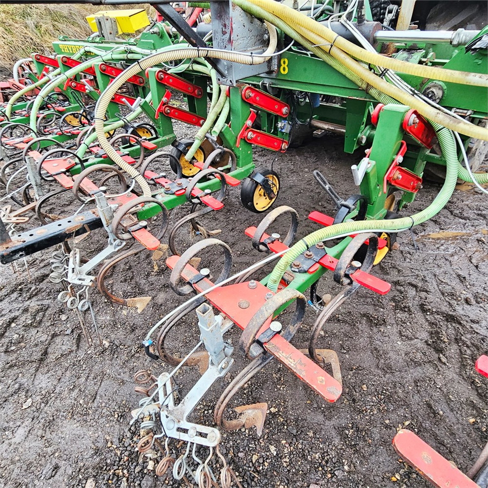 Lizing Thyregod Tim - 8 rows Thyregod Tim - 8 rows: slika 11 Lizing Thyregod Tim - 8 rows Thyregod Tim - 8 rows: slika 11