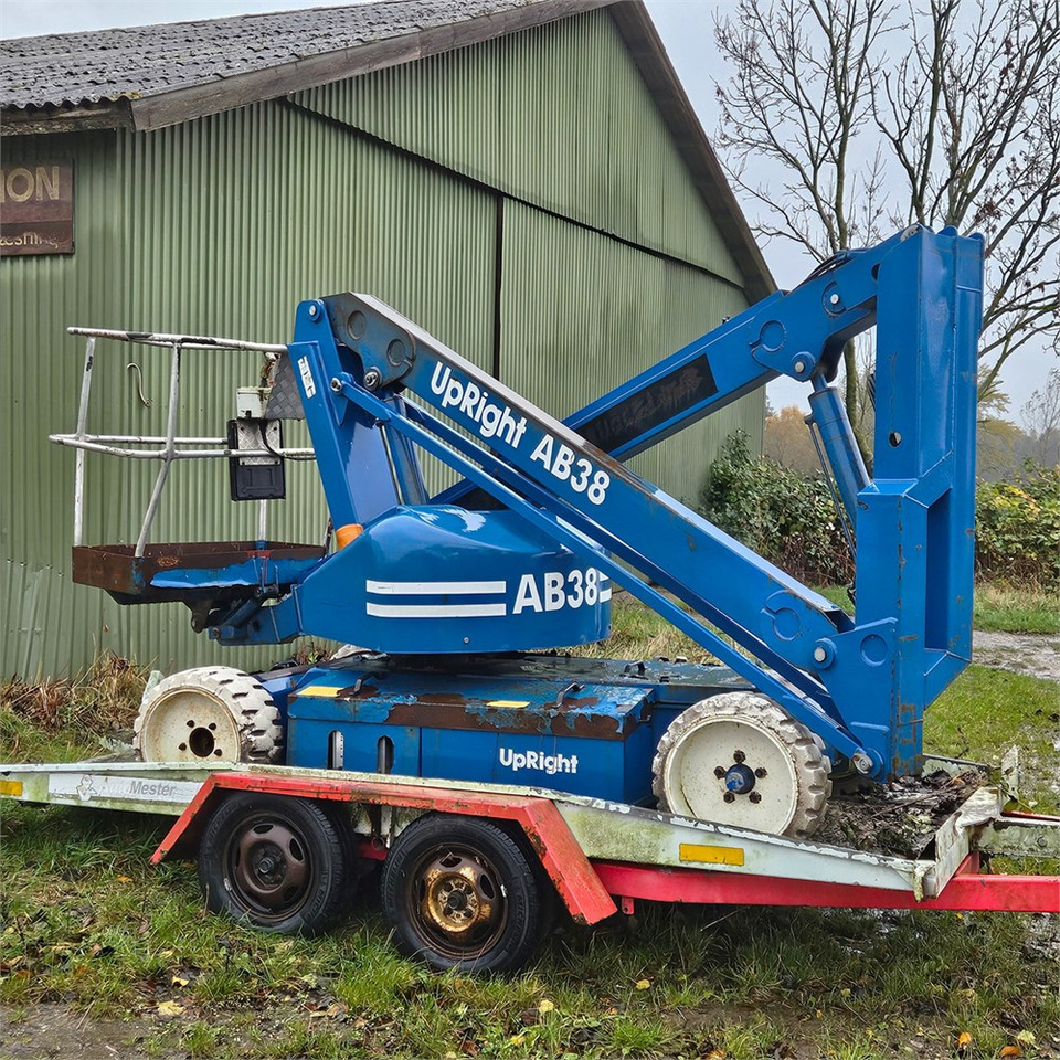 UpRight AB38 - Zglobna platforma: slika 1 UpRight AB38 - Zglobna platforma: slika 1