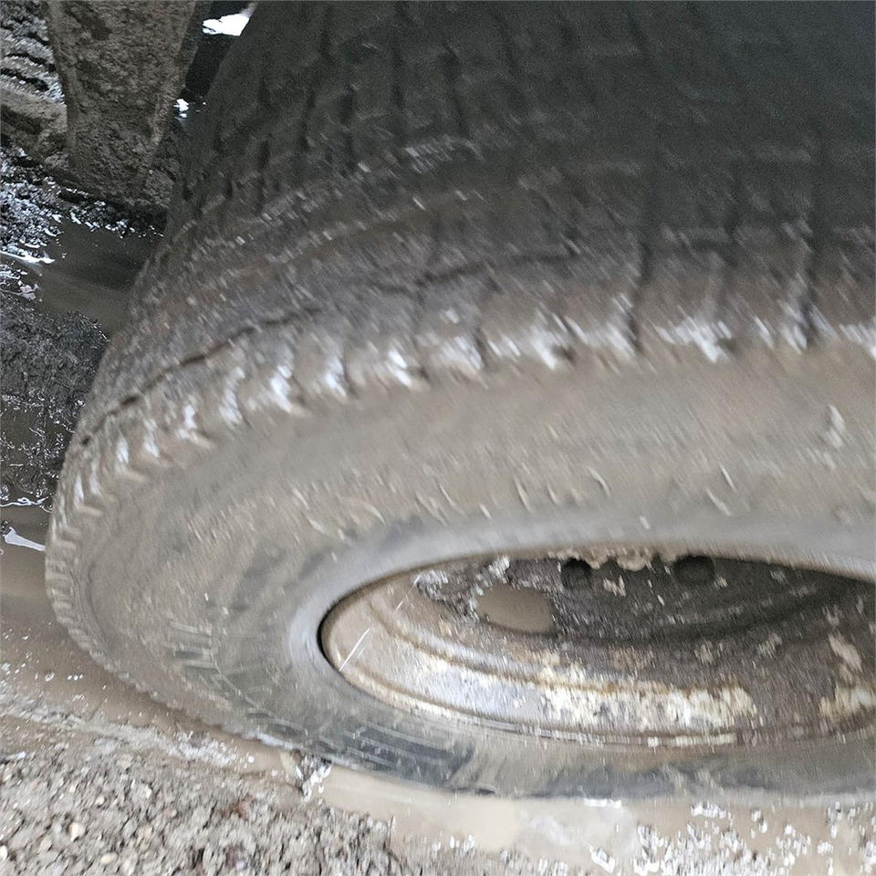 Kamion sa hidrauličnom kukom Volvo 420: slika 35