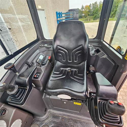 Mini bager Volvo EC20 E: slika 11