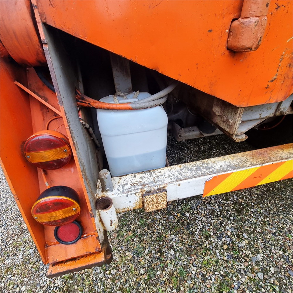 Kamion za utovaranje kontejnera Volvo F 88: slika 35