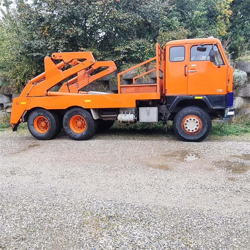 Kamion za utovaranje kontejnera Volvo F 88: slika 6