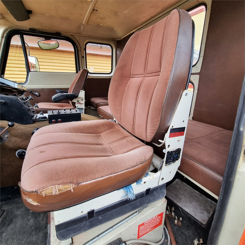 Kamion za utovaranje kontejnera Volvo F 88: slika 9