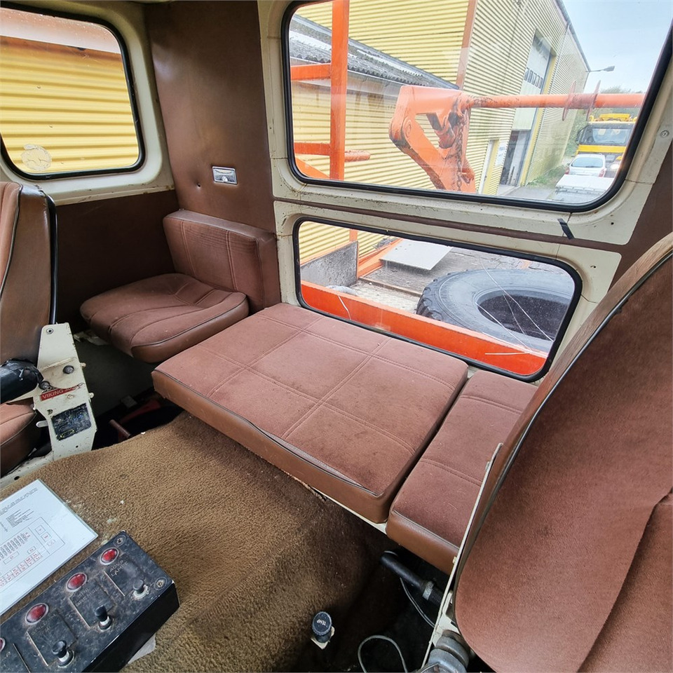 Kamion za utovaranje kontejnera Volvo F 88: slika 11