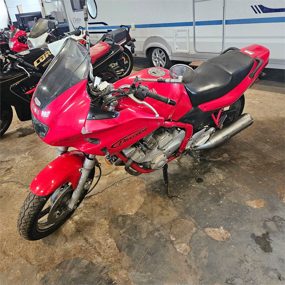 Yamaha XJ600 Diversion - Motocikl: slika 1 Yamaha XJ600 Diversion - Motocikl: slika 1