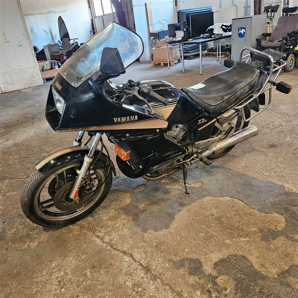 Yamaha XZ550 - Motocikl: slika 1 Yamaha XZ550 - Motocikl: slika 1