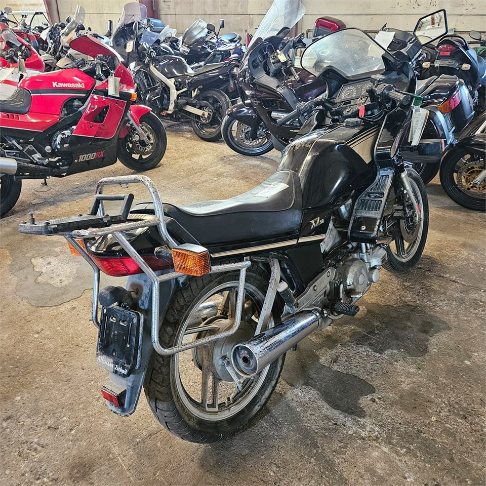 Yamaha XZ550 - Motocikl: slika 5 Yamaha XZ550 - Motocikl: slika 5