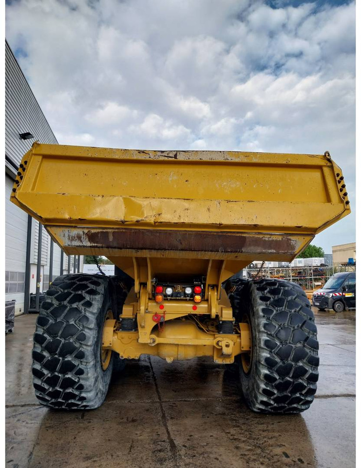 Zglobni kiper CAT 745: slika 10
