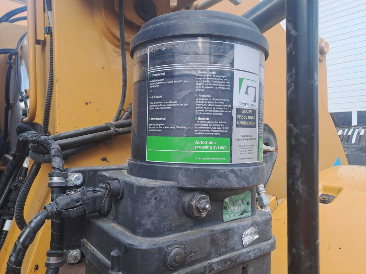 Utovarivač točkaš CAT 930M: slika 16