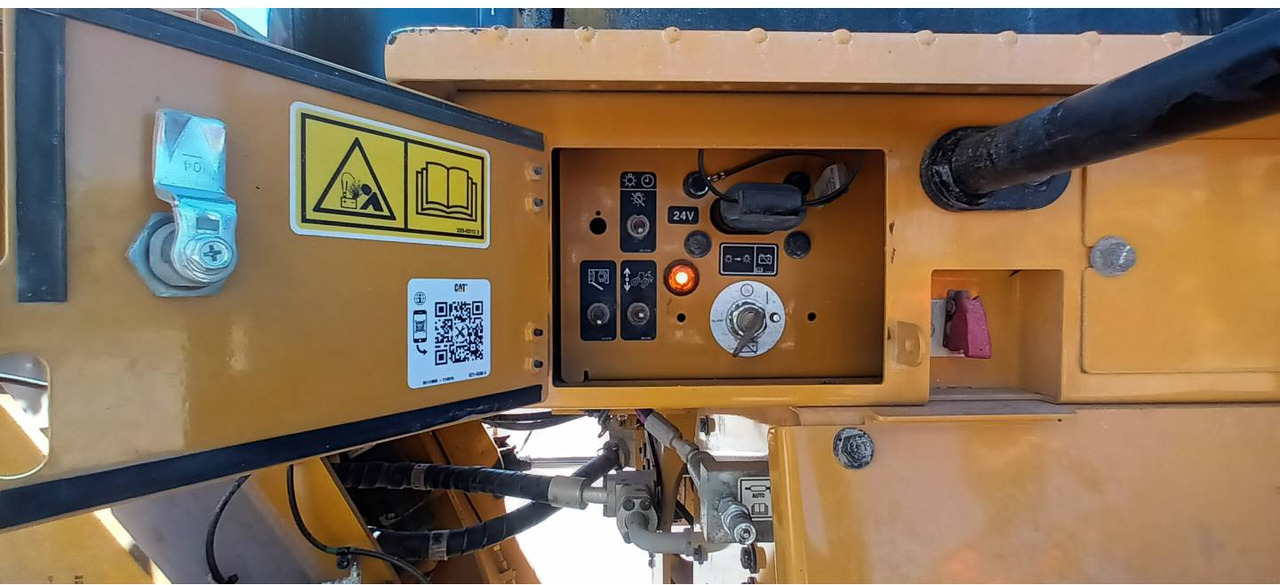 Utovarivač točkaš CAT 972 XE: slika 27