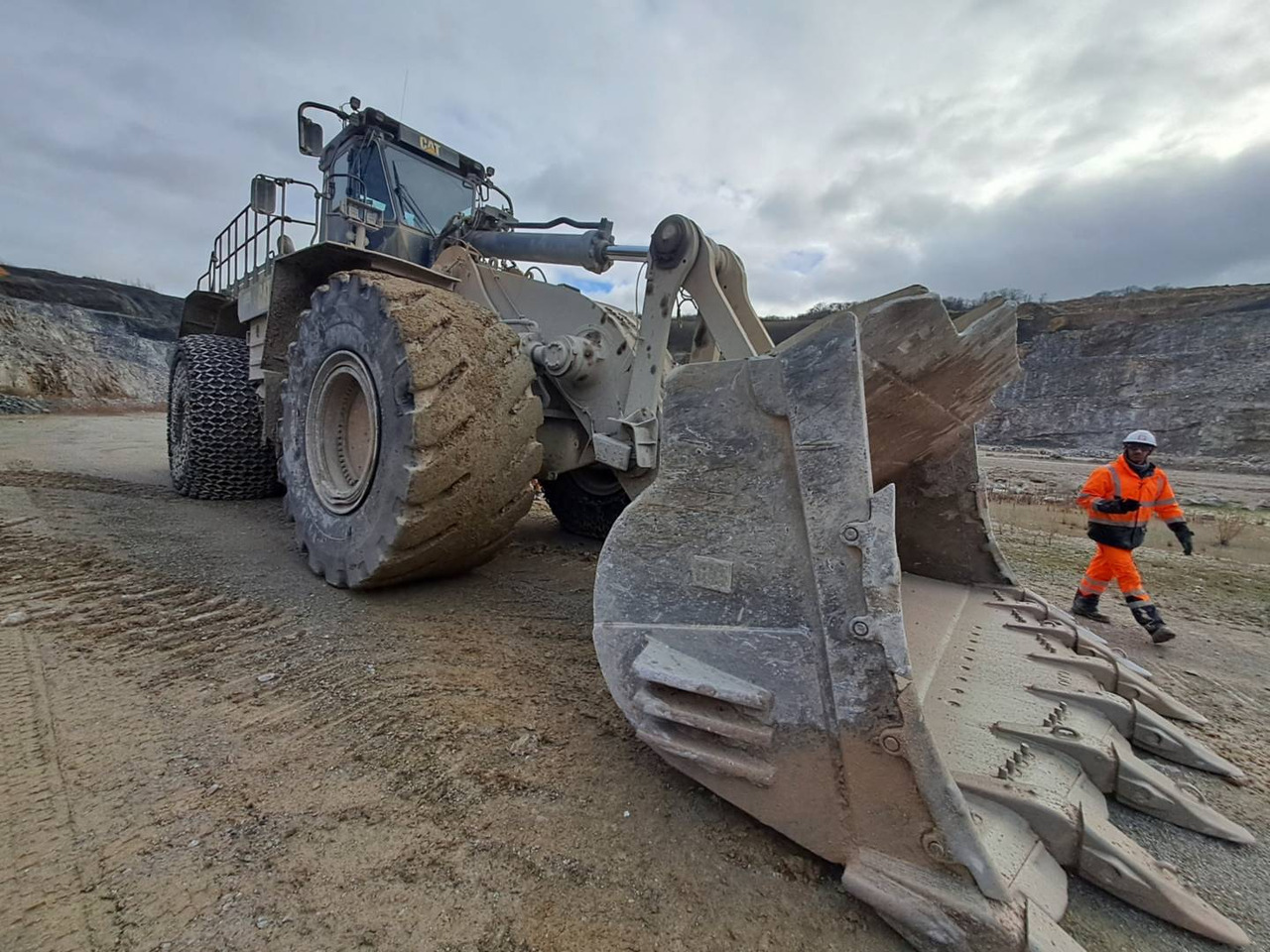 CAT 992K - Utovarivač točkaš: slika 2 CAT 992K - Utovarivač točkaš: slika 2