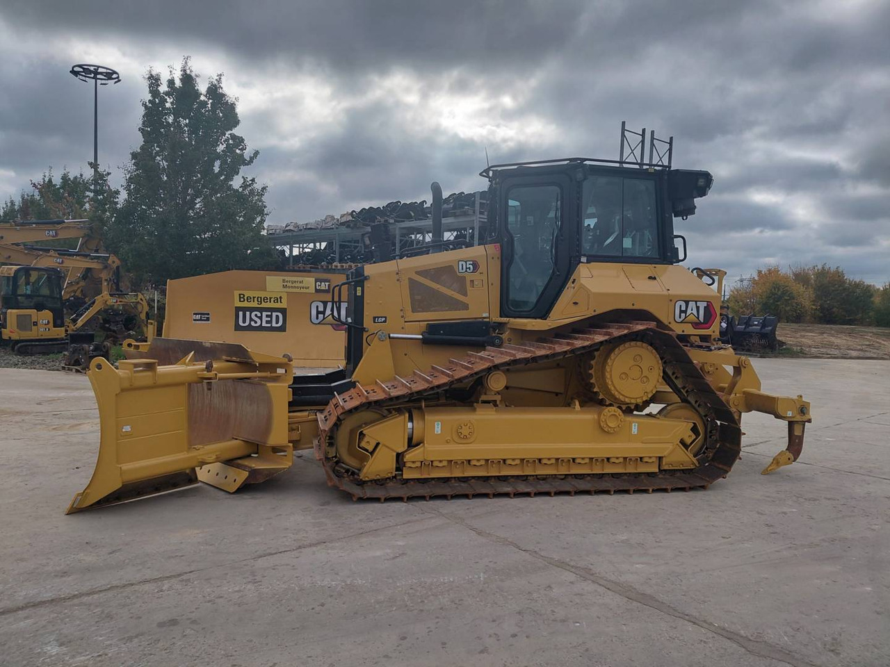 CAT D5 - Buldožer: slika 1 CAT D5 - Buldožer: slika 1