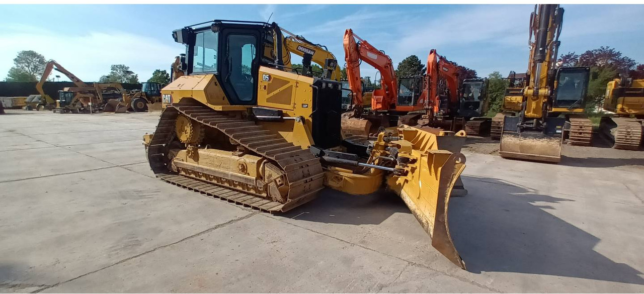 CAT D5 - Buldožer: slika 2 CAT D5 - Buldožer: slika 2