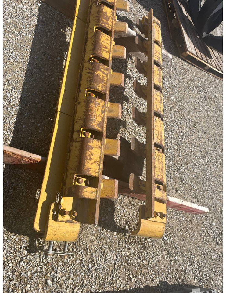 CAT GRATTOIR CS76 - Kompaktor: slika 1 CAT GRATTOIR CS76 - Kompaktor: slika 1