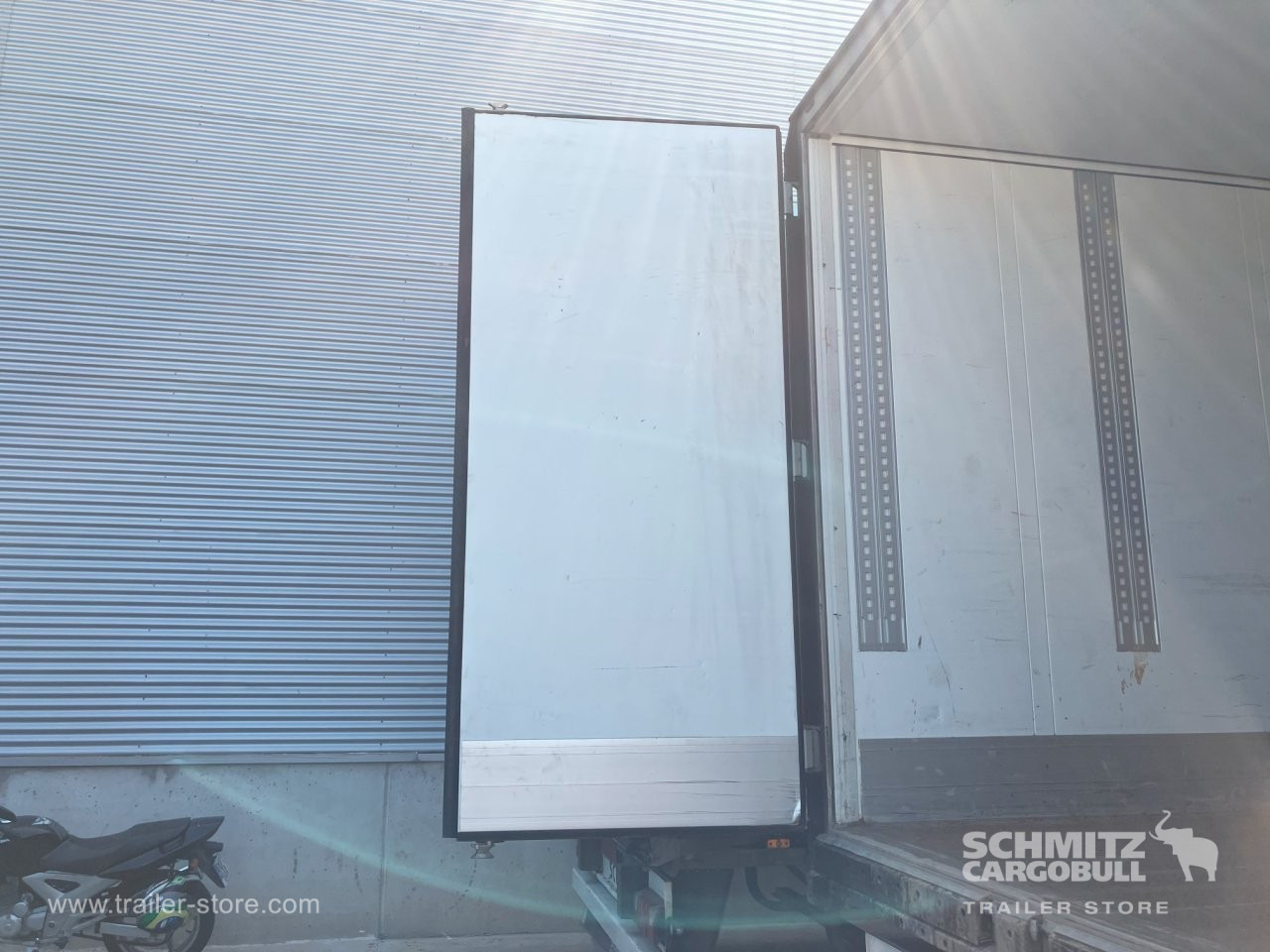 SCHMITZ Semiremolque Frigo Standard Double deck - Izotermička poluprikolica: slika 2 SCHMITZ Semiremolque Frigo Standard Double deck - Izotermička poluprikolica: slika 2