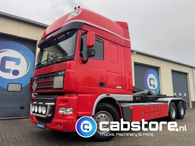 DAF XF 105 .460 FAS Euro 5 - 25 ton's Haakarmsysteem - Hooklift - Abrolkipper - Year 2006 - ANALOG TACHO - Kamion sa hidrauličnom kukom: slika 3 DAF XF 105 .460 FAS Euro 5 - 25 ton's Haakarmsysteem - Hooklift - Abrolkipper - Year 2006 - ANALOG TACHO - Kamion sa hidrauličnom kukom: slika 3