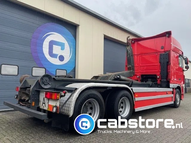 DAF XF 105 .460 FAS Euro 5 - 25 ton's Haakarmsysteem - Hooklift - Abrolkipper - Year 2006 - ANALOG TACHO - Kamion sa hidrauličnom kukom: slika 2 DAF XF 105 .460 FAS Euro 5 - 25 ton's Haakarmsysteem - Hooklift - Abrolkipper - Year 2006 - ANALOG TACHO - Kamion sa hidrauličnom kukom: slika 2