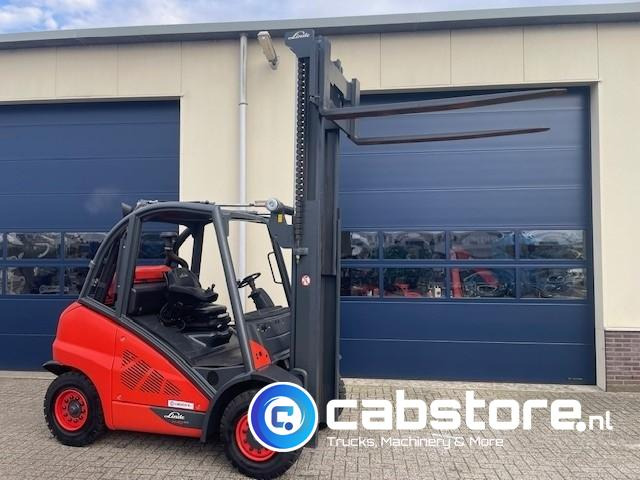 Linde H40T-02 EVO Forklift - LPG / Gas - 6 Cilinder - Bouwjaar 2013 - 4 Ton - Draaiuren 2527 - Very Good Condition ! - Viljuškar: slika 3 Linde H40T-02 EVO Forklift - LPG / Gas - 6 Cilinder - Bouwjaar 2013 - 4 Ton - Draaiuren 2527 - Very Good Condition ! - Viljuškar: slika 3