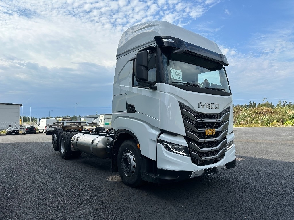 Iveco S-Way AS26S50 NP 2xLNG 6x2*4 - Kamion sa golom šasijom i zatvorenom kabinom: slika 3 Iveco S-Way AS26S50 NP 2xLNG 6x2*4 - Kamion sa golom šasijom i zatvorenom kabinom: slika 3