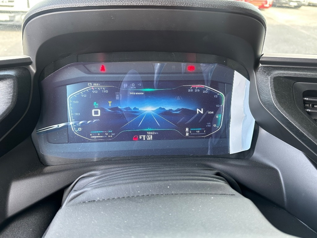 Novu Kamion sa golom šasijom i zatvorenom kabinom Iveco S-Way AS26S50 NP 2xLNG 6x2*4: slika 14