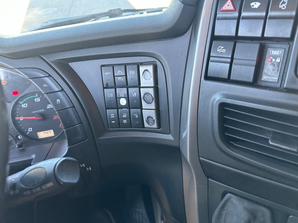 Kamion sa hidrauličnom kukom Iveco Stralis 560 8x4*4: slika 17 Kamion sa hidrauličnom kukom Iveco Stralis 560 8x4*4: slika 17