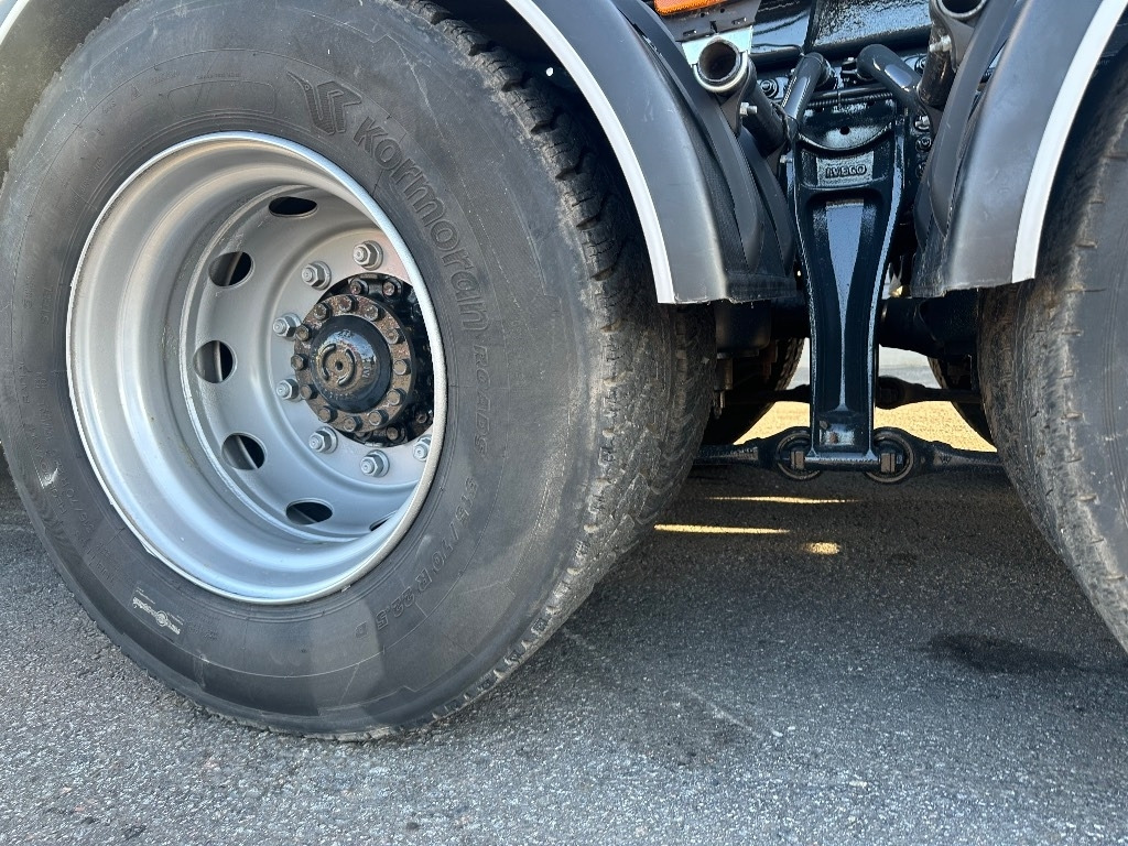 Kamion sa hidrauličnom kukom Iveco Stralis 560 8x4*4: slika 8 Kamion sa hidrauličnom kukom Iveco Stralis 560 8x4*4: slika 8