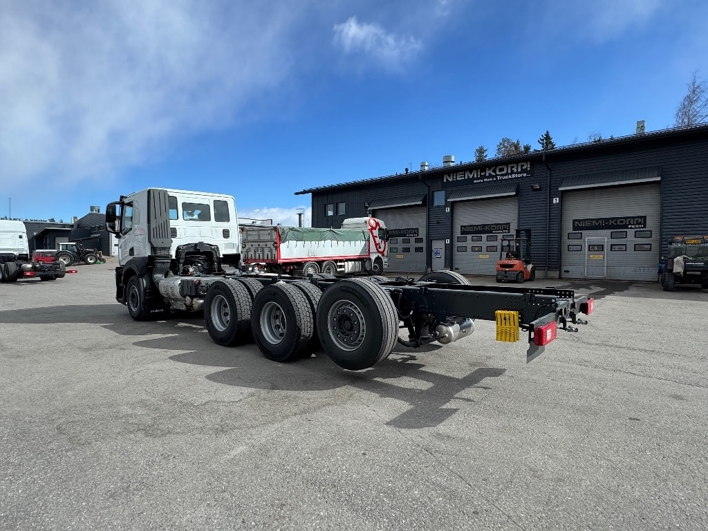 Iveco X-Way AT350X54 8x4 UUTTA MALLIA - Kamion sa golom šasijom i zatvorenom kabinom: slika 5 Iveco X-Way AT350X54 8x4 UUTTA MALLIA - Kamion sa golom šasijom i zatvorenom kabinom: slika 5