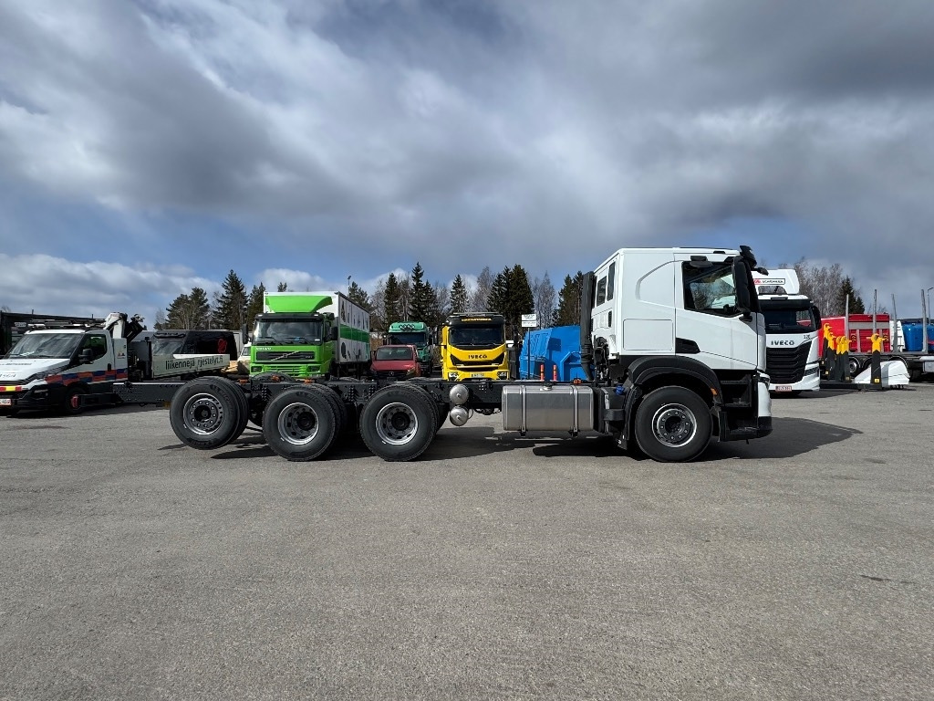 Iveco X-Way AT350X54 8x4 UUTTA MALLIA - Kamion sa golom šasijom i zatvorenom kabinom: slika 3 Iveco X-Way AT350X54 8x4 UUTTA MALLIA - Kamion sa golom šasijom i zatvorenom kabinom: slika 3
