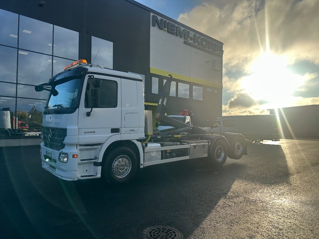 Mercedes-Benz Actros 2545 L 6x2 - Kamion sa hidrauličnom kukom: slika 1 Mercedes-Benz Actros 2545 L 6x2 - Kamion sa hidrauličnom kukom: slika 1