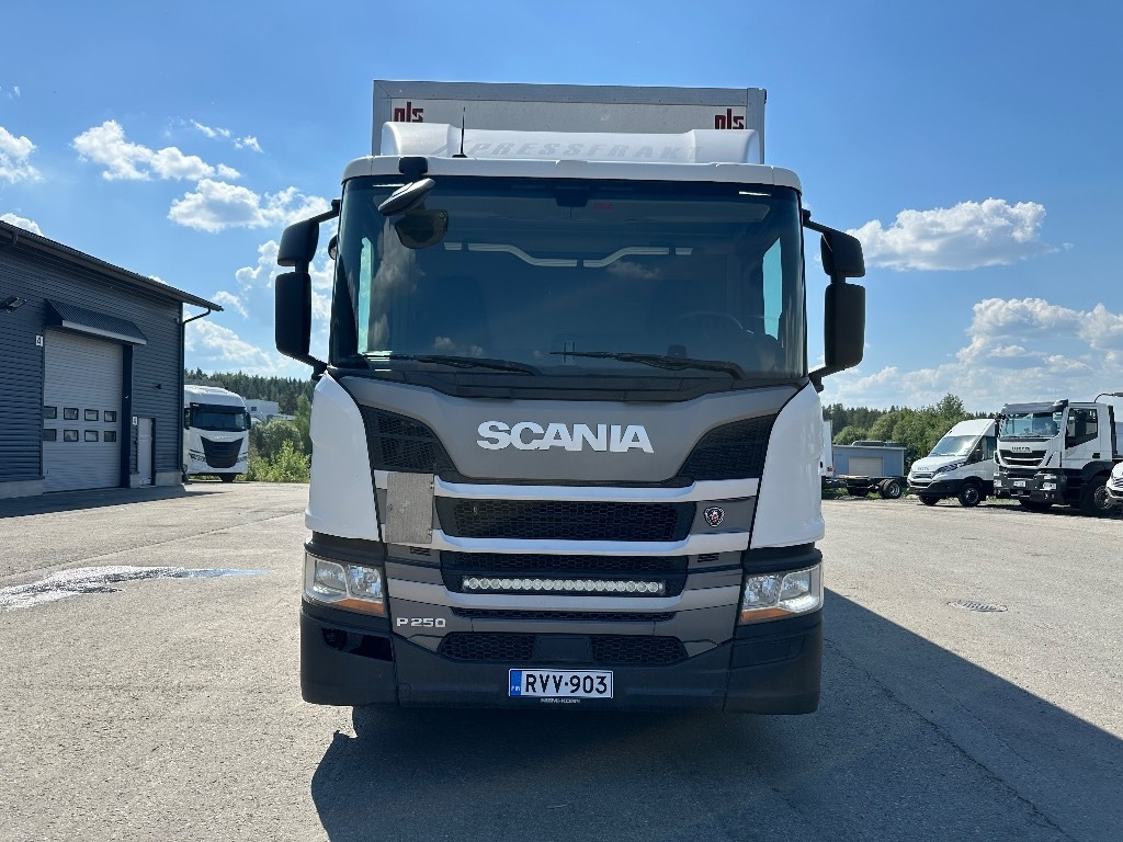 Scania P250 - Kamion sa zatvorenim sandukom: slika 2 Scania P250 - Kamion sa zatvorenim sandukom: slika 2