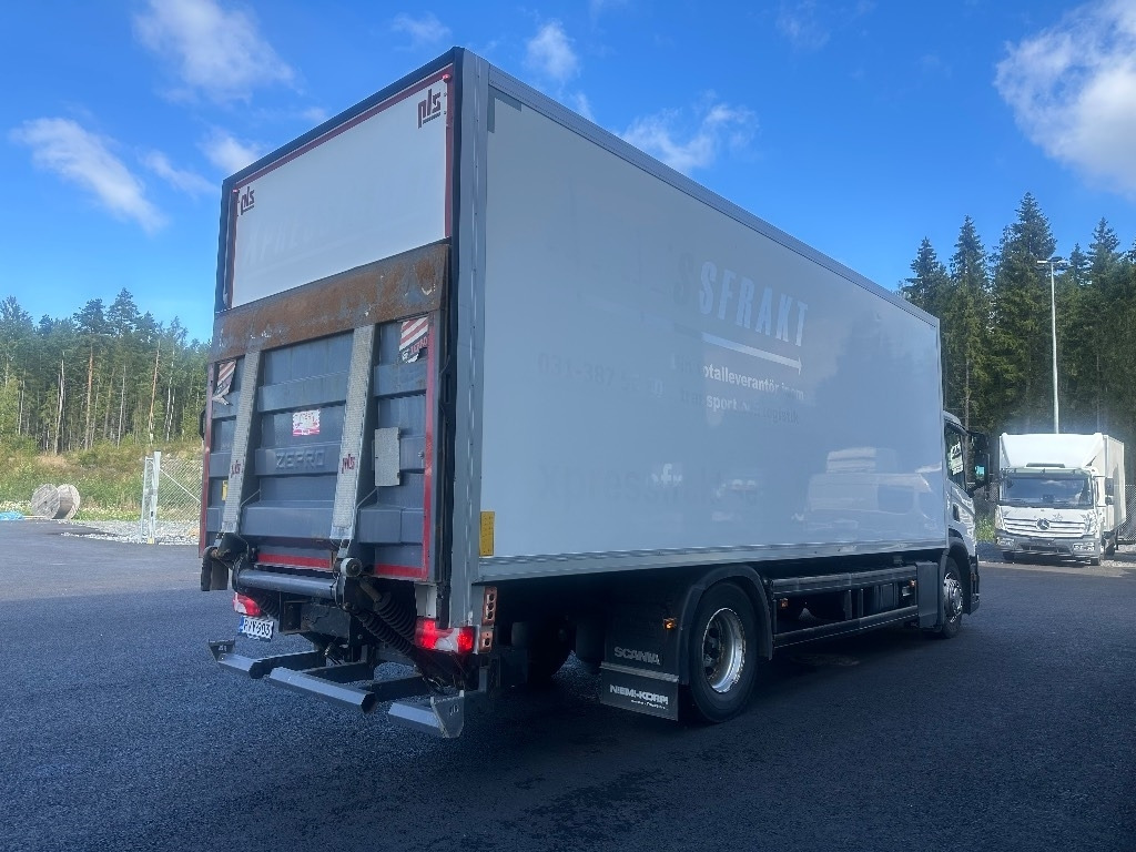 Scania P250 - Kamion sa zatvorenim sandukom: slika 4 Scania P250 - Kamion sa zatvorenim sandukom: slika 4