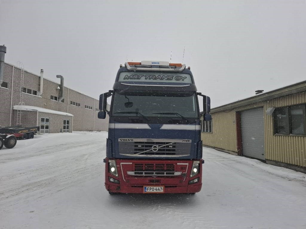 Volvo FH16 700 8x4 XXL GLOBE + Faymonville 4aks kehto - Tegljač: slika 2 Volvo FH16 700 8x4 XXL GLOBE + Faymonville 4aks kehto - Tegljač: slika 2