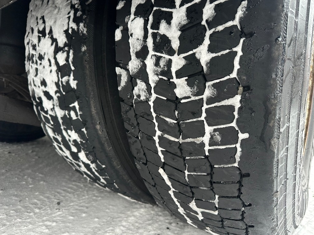 Volvo FH 13 500hv 8x4*4 - Kamion sa dizalicom: slika 4 Volvo FH 13 500hv 8x4*4 - Kamion sa dizalicom: slika 4