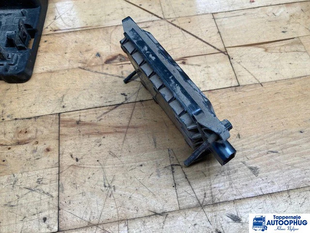 MAN Front radar sensor – MAN 81.27610-0035 - Električni sistem za Kamion: slika 4 MAN Front radar sensor – MAN 81.27610-0035 - Električni sistem za Kamion: slika 4