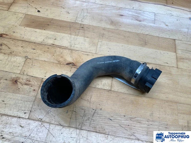 Scania Kølerslange Scania 2438754 - Motor i delovi za Kamion: slika 1 Scania Kølerslange Scania 2438754 - Motor i delovi za Kamion: slika 1