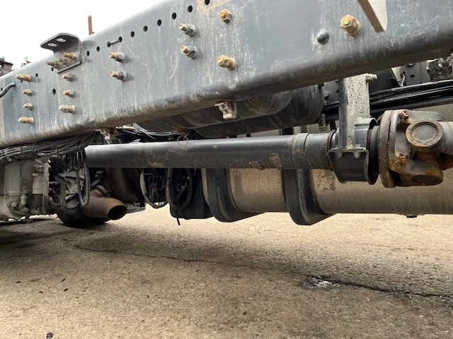 Scania S590 6X2 - Kamion sa golom šasijom i zatvorenom kabinom: slika 5 Scania S590 6X2 - Kamion sa golom šasijom i zatvorenom kabinom: slika 5