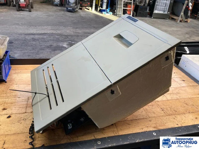 Volvo refrigerator – køleskab – Volvo 82174077 - Kabina i enterijer za Kamion: slika 1 Volvo refrigerator – køleskab – Volvo 82174077 - Kabina i enterijer za Kamion: slika 1