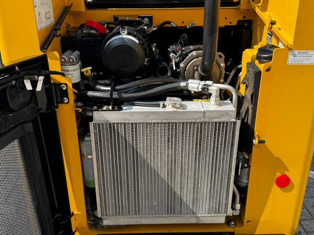 Mini utovarivač Gehl R135 / Manitou 1350R Skid Steer, 2022: slika 30
