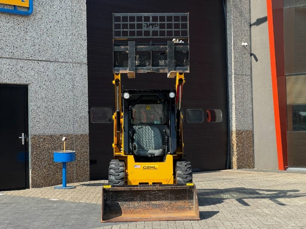 Gehl R135 / Manitou 1350R Skid Steer, 2022 - Mini utovarivač: slika 3 Gehl R135 / Manitou 1350R Skid Steer, 2022 - Mini utovarivač: slika 3