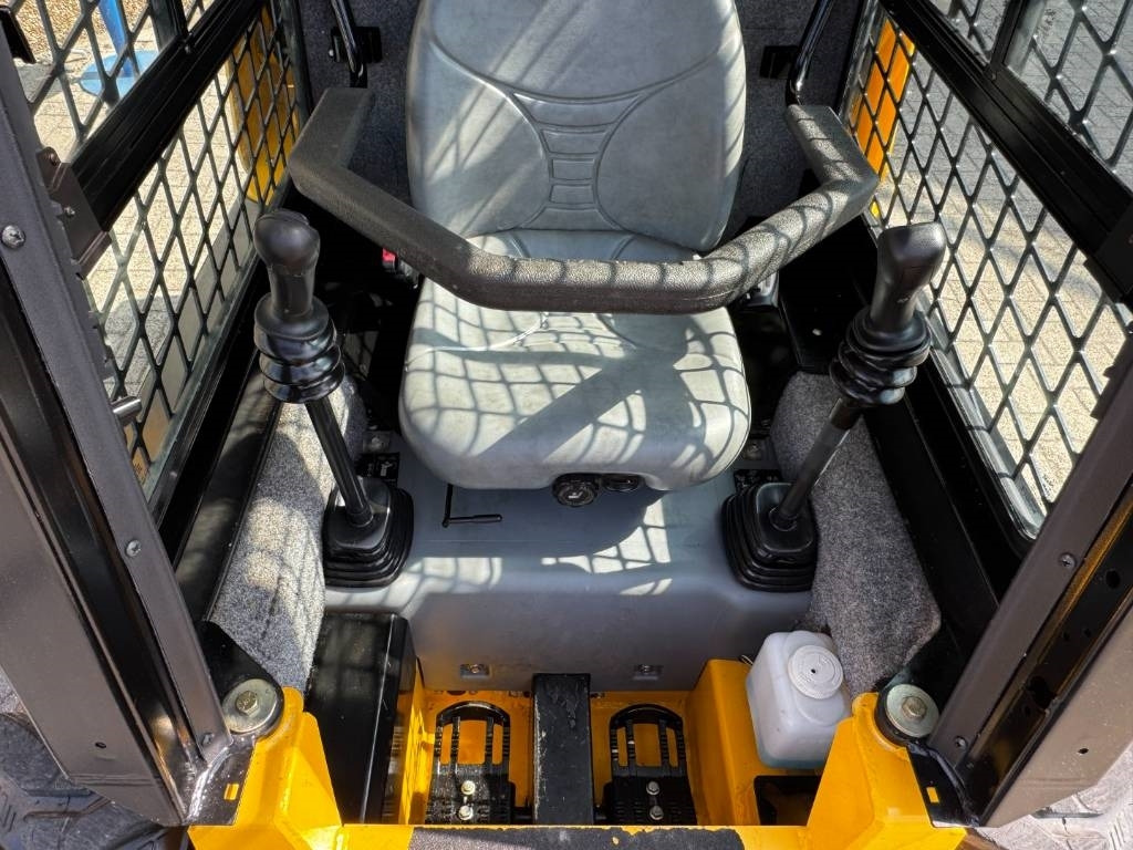 Mini utovarivač Gehl R135 / Manitou 1350R Skid Steer, 2022: slika 13