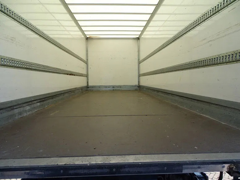 DAF LF 260 16 TON SLEEPER BOX 720X250X244 LBW 1.5 T - Kamion sa zatvorenim sandukom: slika 3 DAF LF 260 16 TON SLEEPER BOX 720X250X244 LBW 1.5 T - Kamion sa zatvorenim sandukom: slika 3