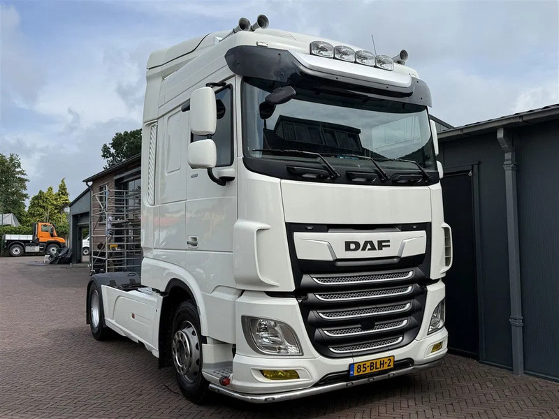 DAF XF 450 Showtruck 1st Owner Only 495.000KM! 2x Bed - Tegljač: slika 1 DAF XF 450 Showtruck 1st Owner Only 495.000KM! 2x Bed - Tegljač: slika 1